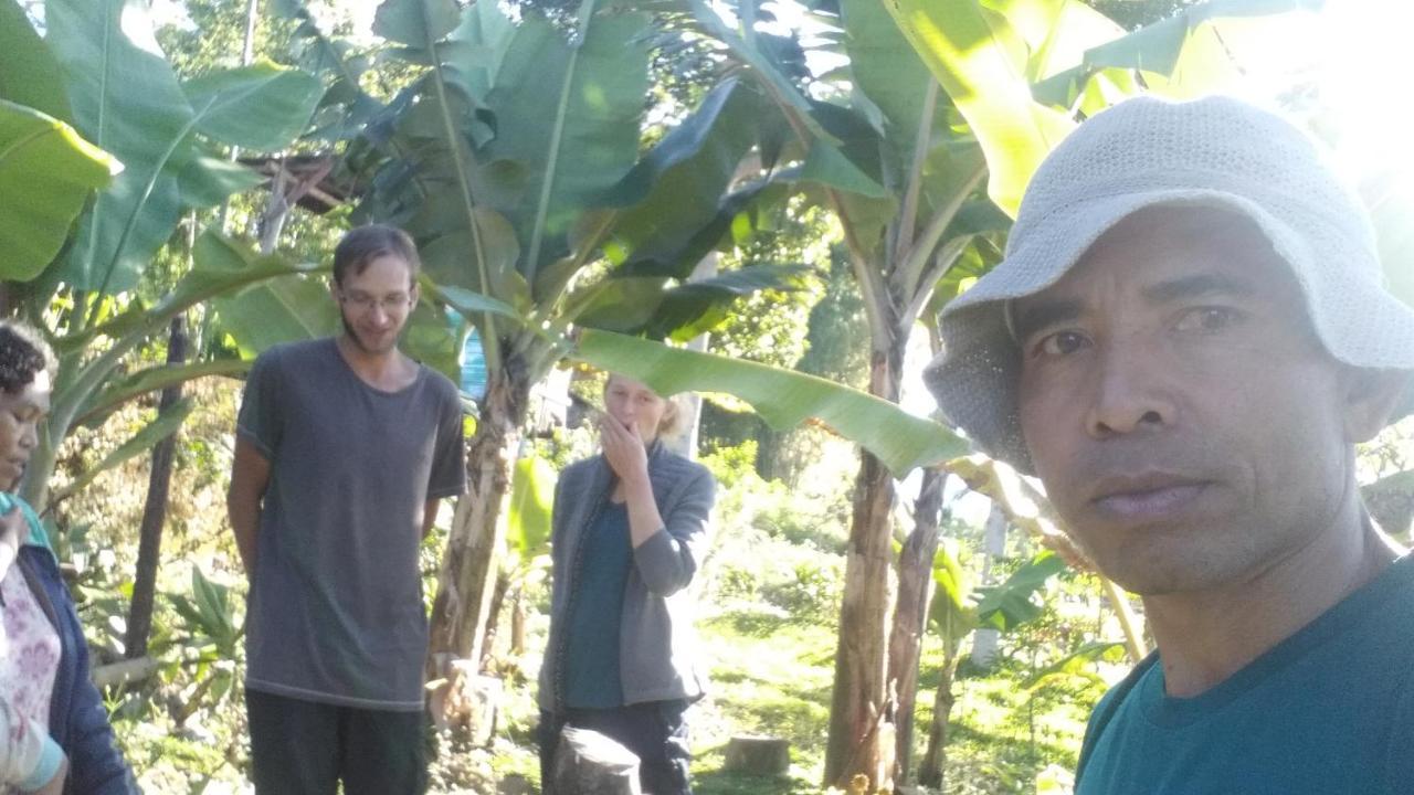 Karleta Homestay Ruteng Exterior foto