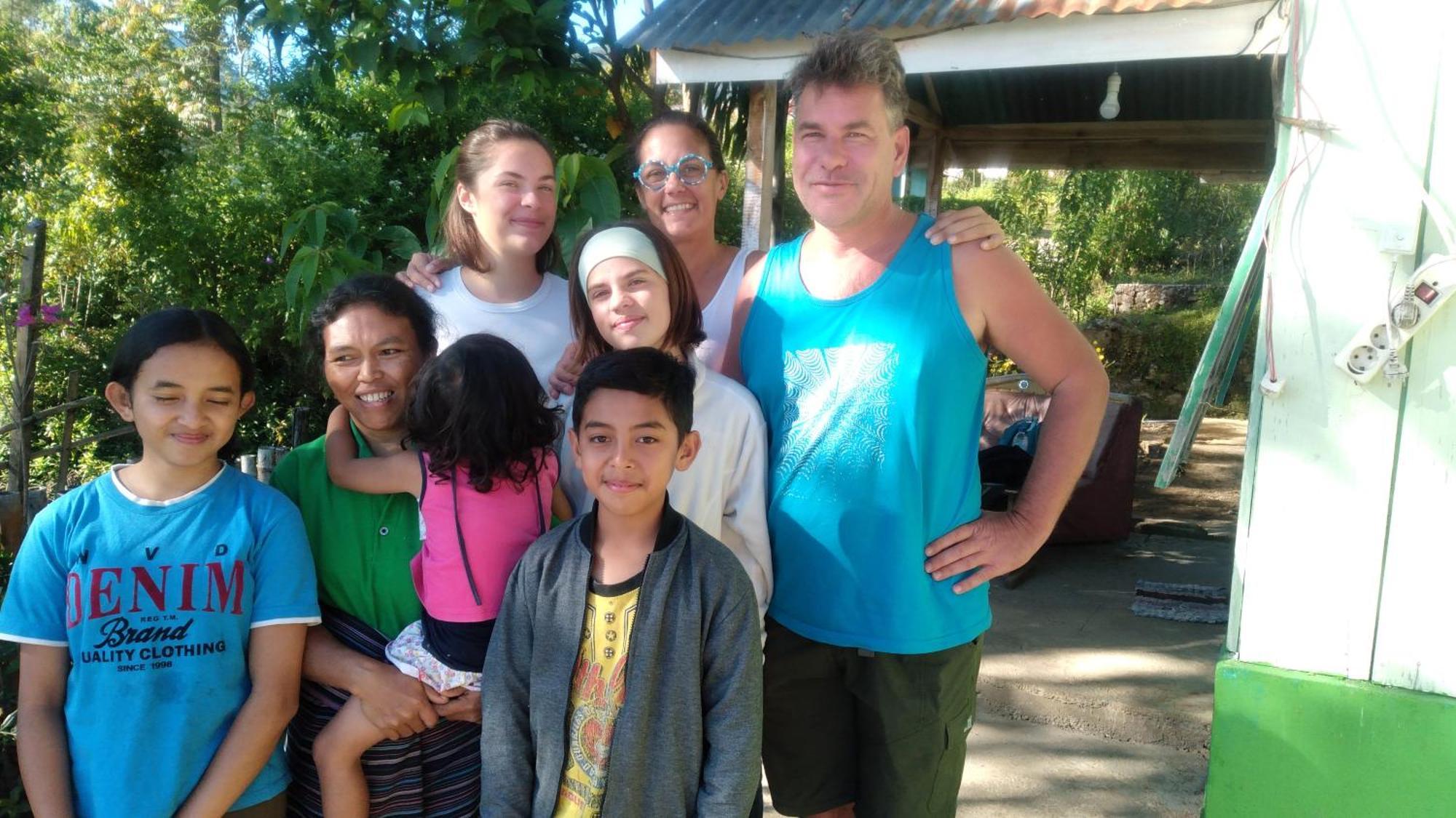 Karleta Homestay Ruteng Exterior foto